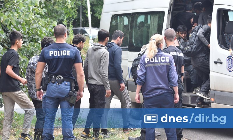 По време на безредиците на 22 август леко са пострадали три