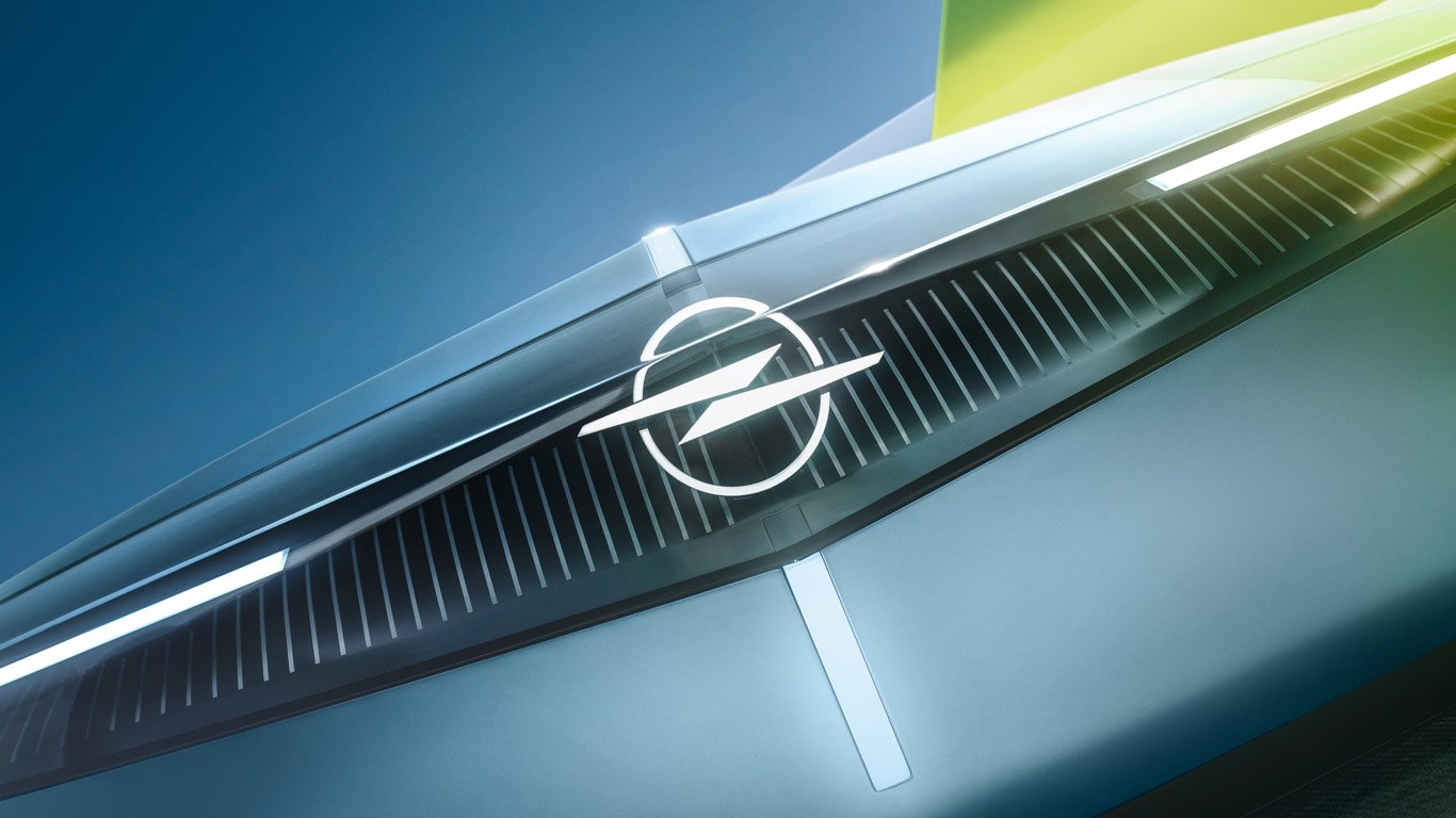 Opel загатва бъдещето си с прототипа Experimental