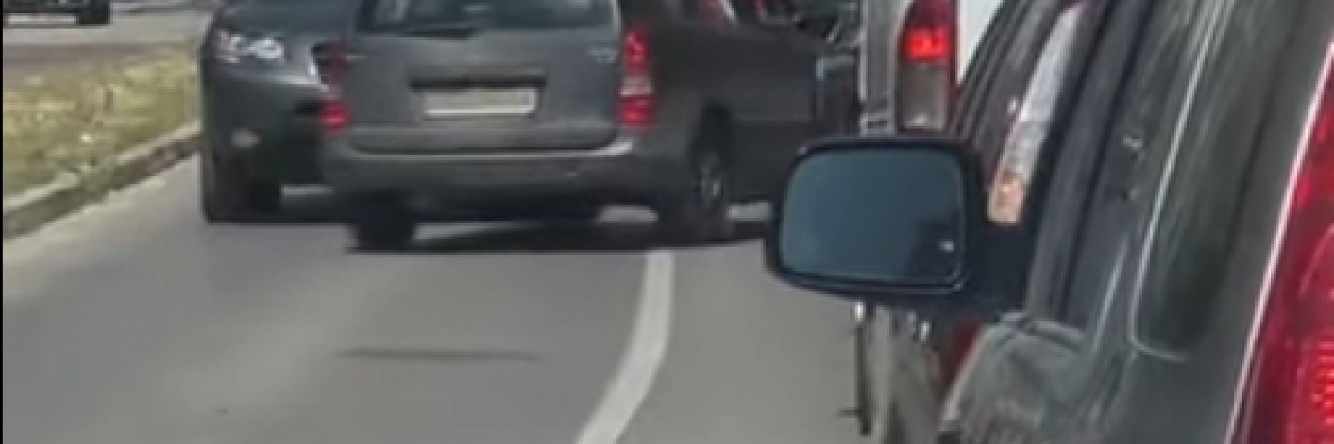 Шофьор кара в насрещното край столичен мол (видео)