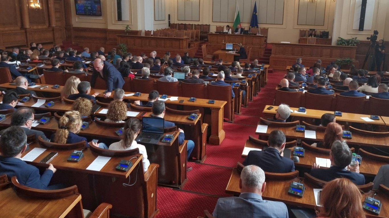 Отпадна парламентарният контрол, депутатите включиха 10 точки в дневния ред 