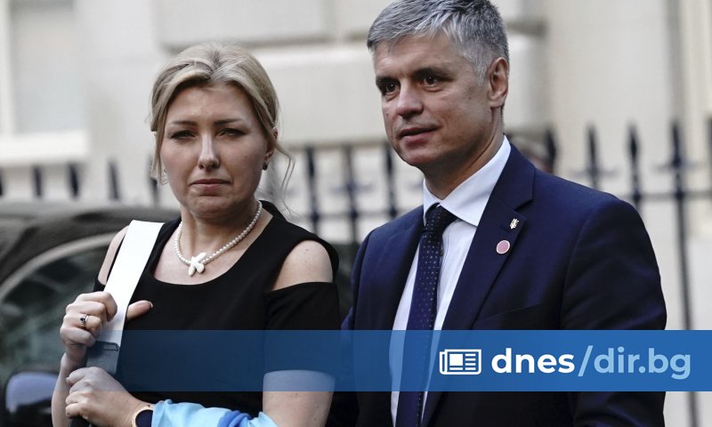 В заповедта на президента не се посочват причините за уволнението,