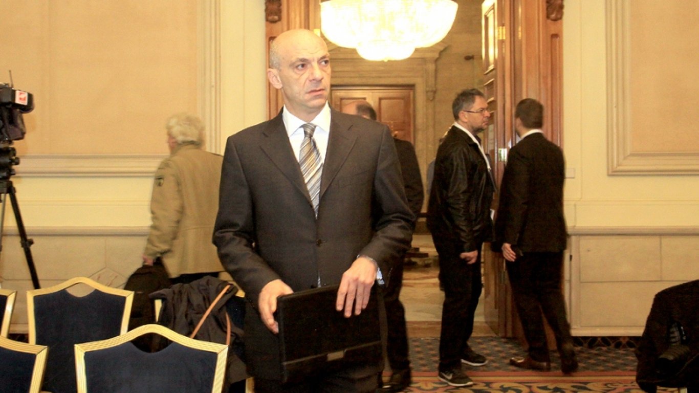 Зам.-министър на енергетиката от кабинета "Борисов 2" отново пое поста