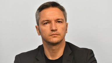 За мен е учудващо основанието на което съм включен Едното