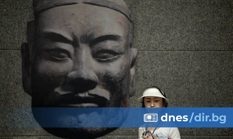 Същевременно въпросът за изграждането на експертен опит по отношение на