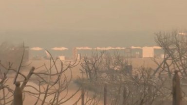 Огънят е извън контрол и няма сила която да го