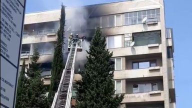 Мъж загина при пожар в Сливен (видео)