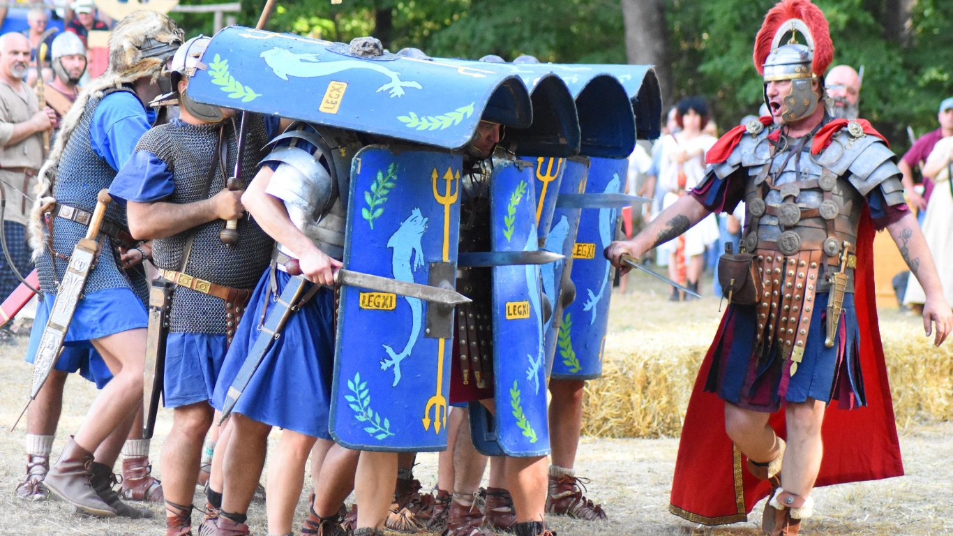 Фестивал съживява бита в древния римски град Марцианопол (снимки)