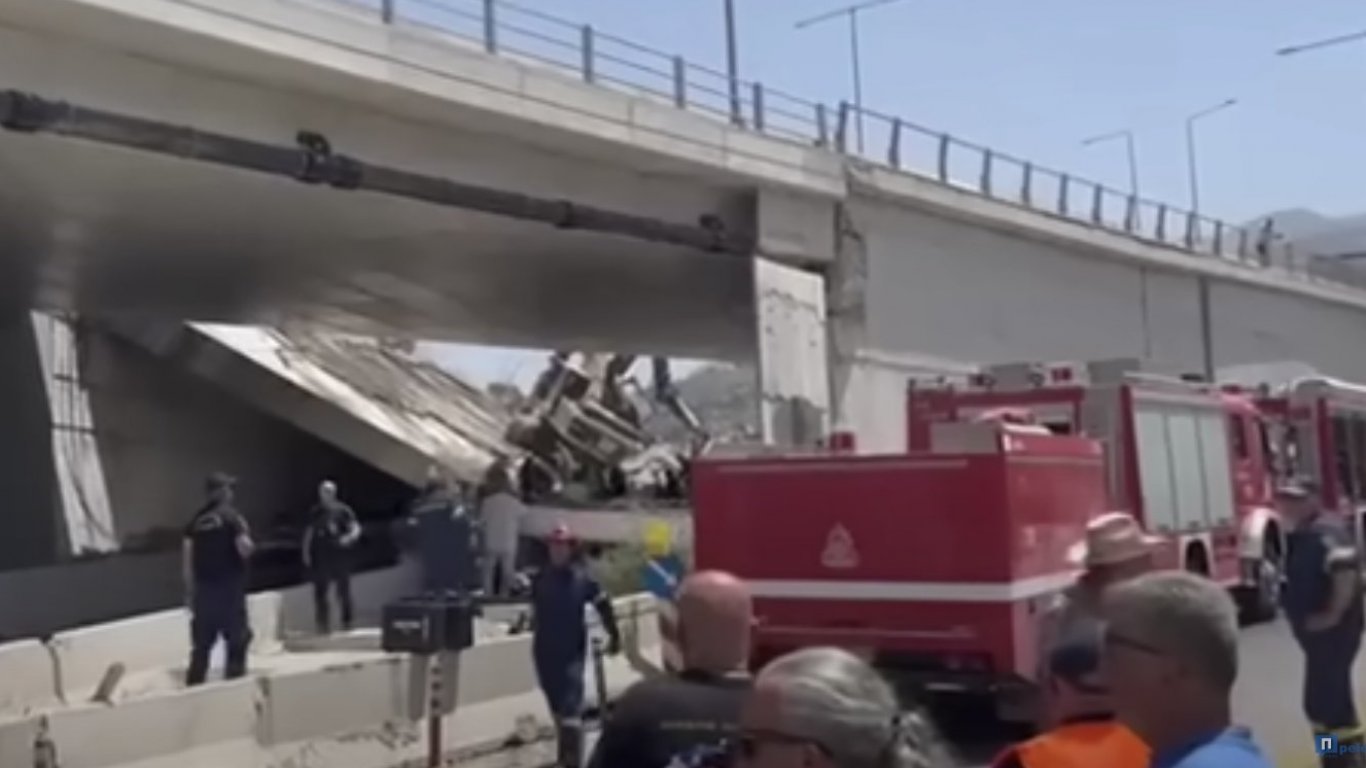 Мост се срути в Патра: Двама загинаха, петима са ранени, има затрупани под руините (видео)