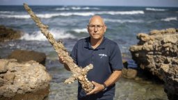 Изследване на древен меч разкрива морска битка между кръстоносци и мюсюлмани край израелските брегове
