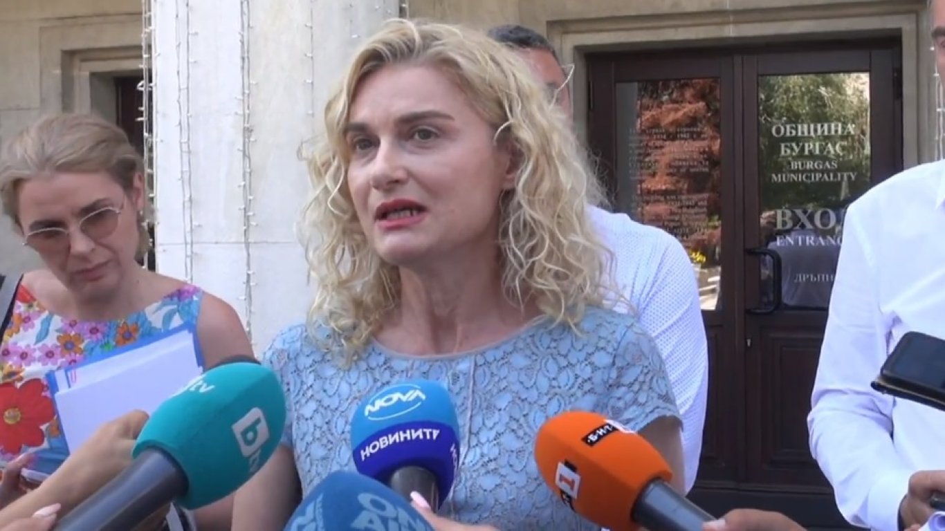 Зарица Динкова: Не съм министър на ресторантьорите, защитавам и клиентите им