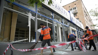 Тази нощ е имало нападение от украински безпилотни самолети Фасадите