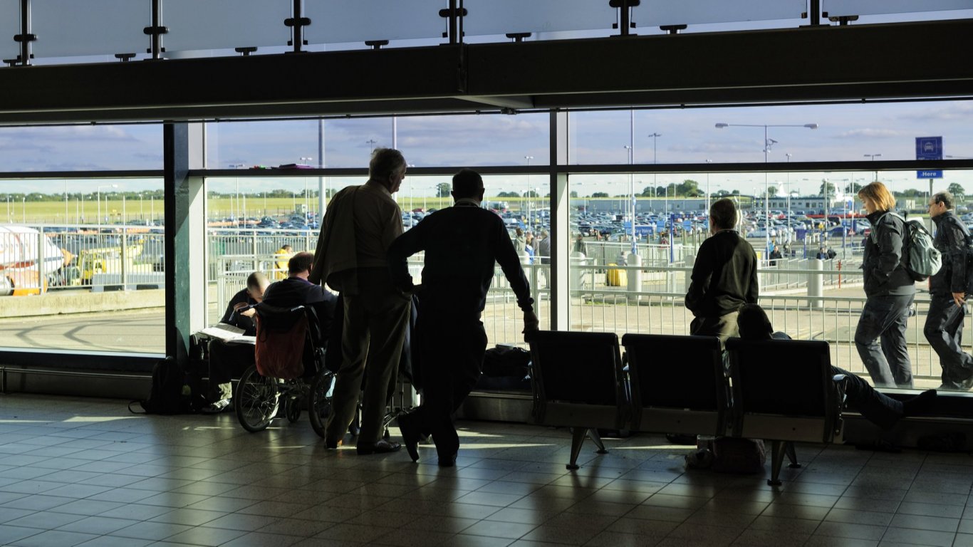 Българи са блокирани на летище Лутън 
