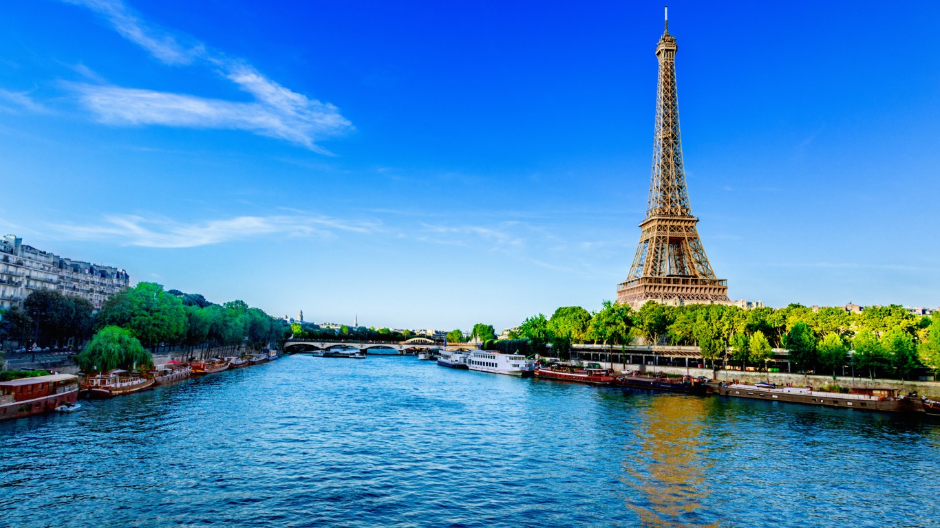 След 100-годишна забрана: Париж разрешава плуването в Сена 