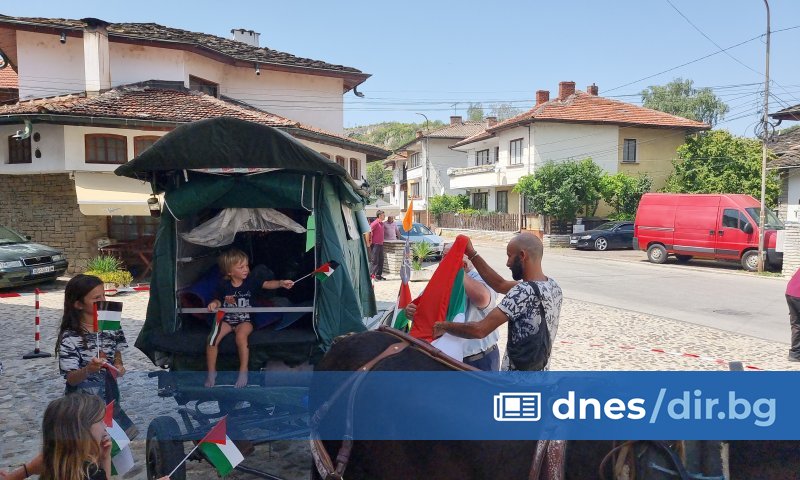 Снимка: БТА Семейството е прекосило досега половин Франция, преминало е