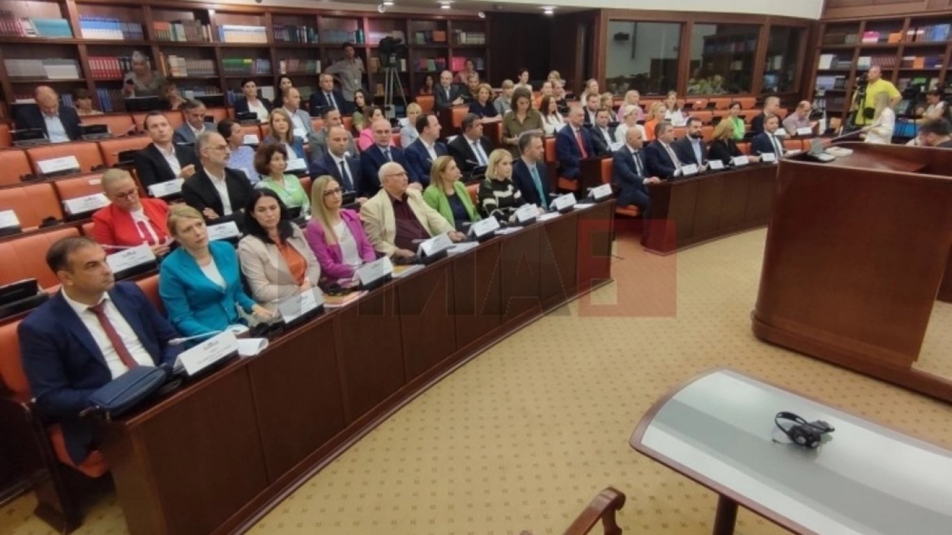 Ресорната парламентарна комисия в РСМ прие българите да бъдат вписани в конституцията