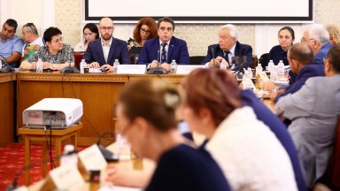 Предложенията на ГЕРБ СДС и ДПС са на стойност общо 157 2