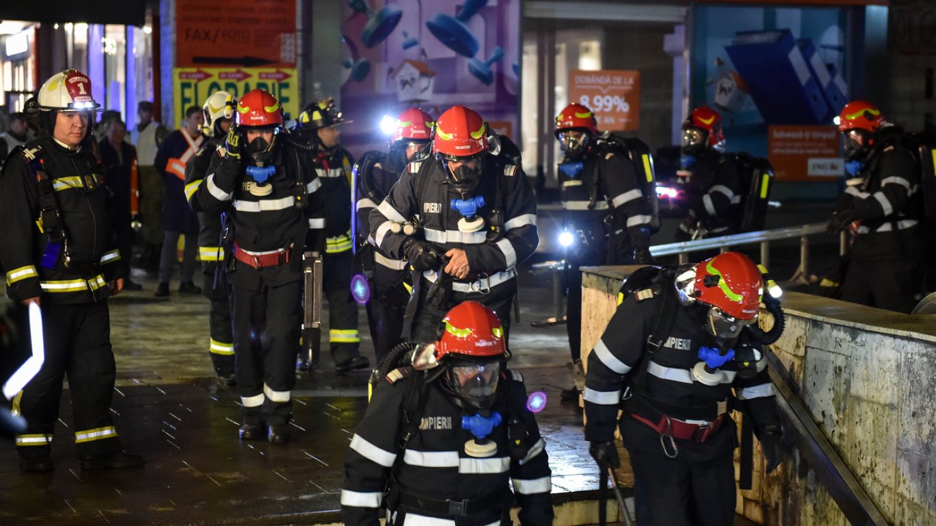 Евакуираха над 100 деца след голям пожар в двора на детска болница в Букурещ