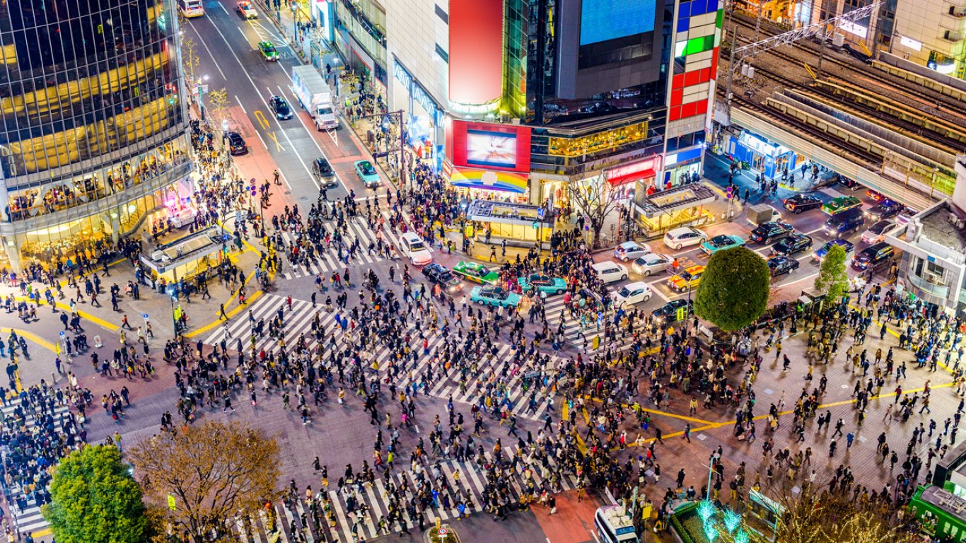 Населението на Япония се свива с рекордни темпове