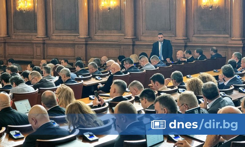 В дневния ред е и ново обсъждане на Закона за
