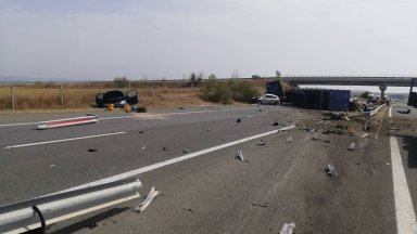 Проверка на показа че катастрофиралият тир е без технически преглед