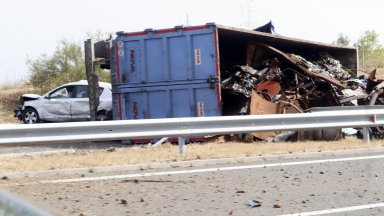 Пътят все още не е разчистен тъй като при вдигането