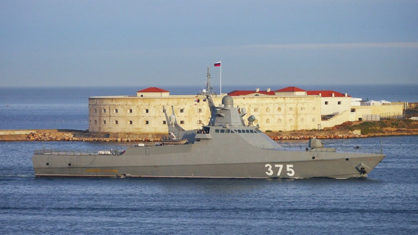 Модерна руска корвета вече патрулира между Босфора и Одеса в Черно море