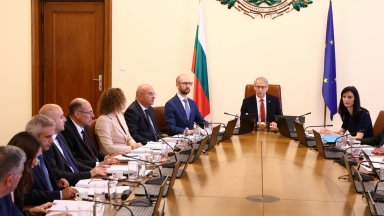 С решението се упълномощава министъра на вътрешните работи Калин Стоянов