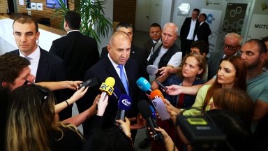 Когато нямаш работещи решения за настоящето и за бъдещето започваш