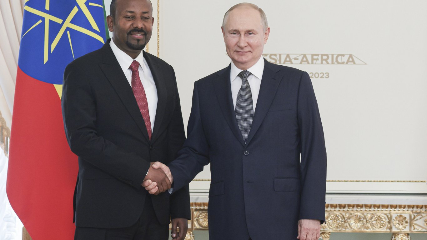 Москва и африканските страни се ангажират "в подкрепа на многополюсен ред без неоколониализъм"