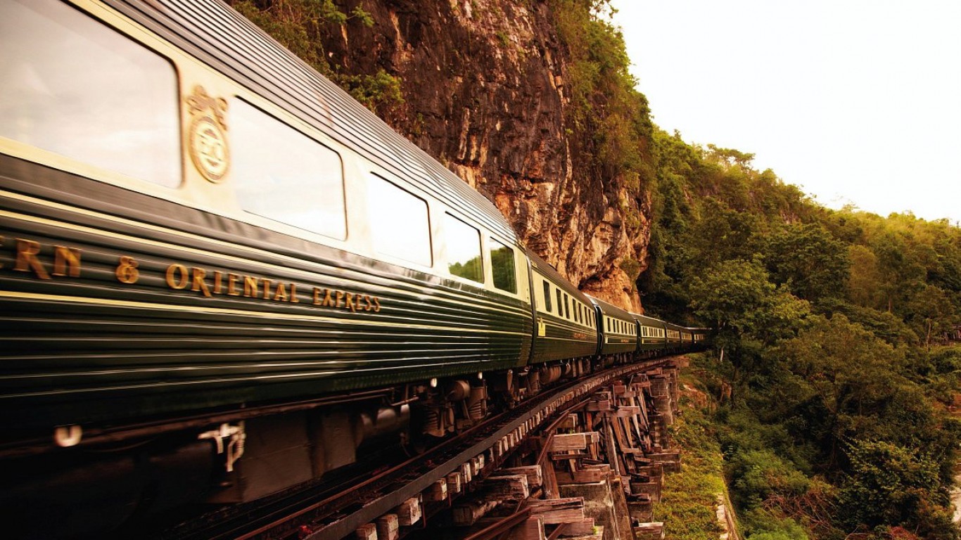 Най-луксозното пътуване с влак в Азия се завръща (видео)