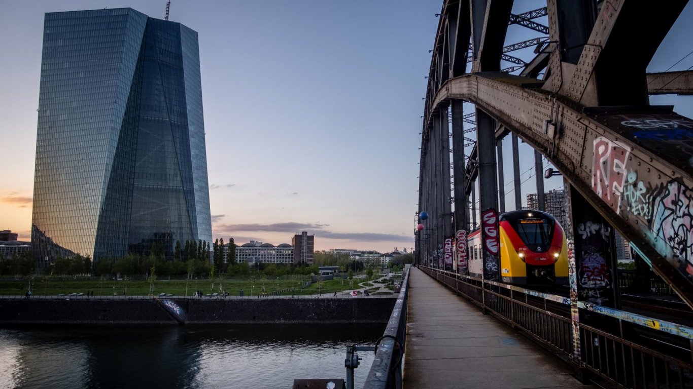 ЕЦБ очаквано повиши с 0,25 пр.п. трите си лихви
