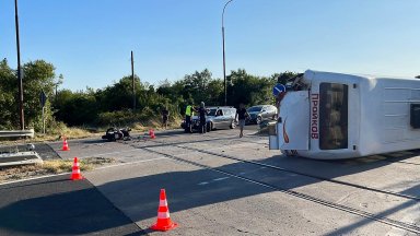 Моторист загина на Околовръстния път на Казанлък след сблъсък с