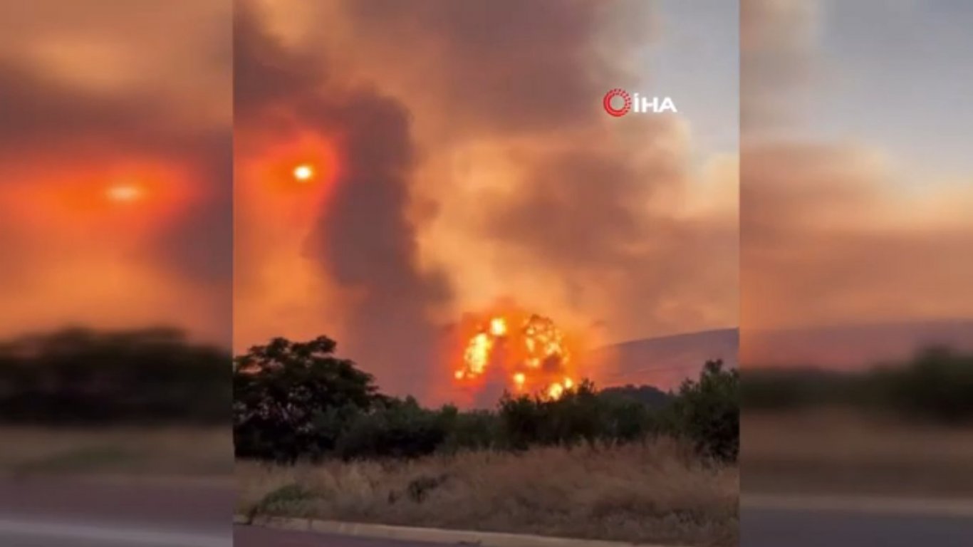 След взрив на военни складове: Евакуират жители и туристи от района на гръцкия град Неа Анхиалос