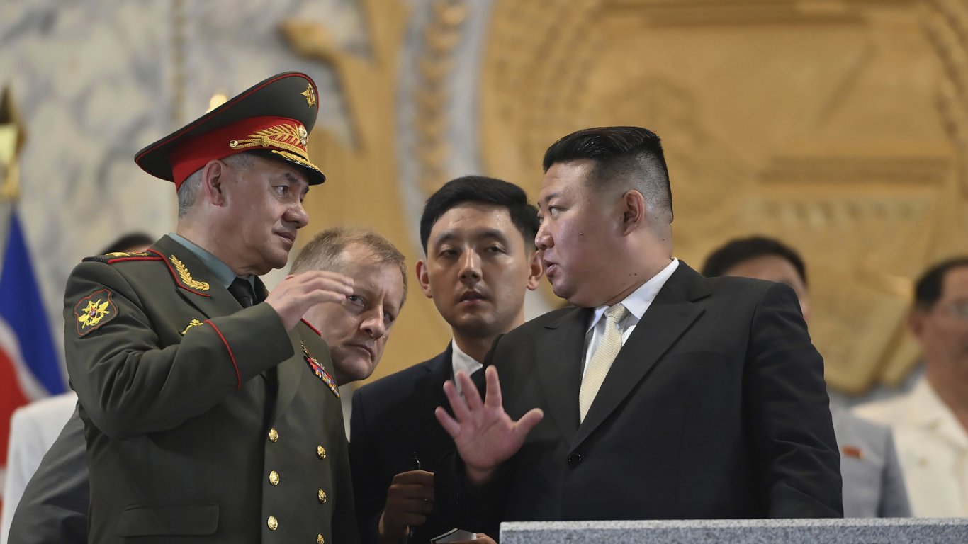 Антъни Блинкън: Шойгу отиде в Северна Корея, за да си осигури доставката на оръжия за войната