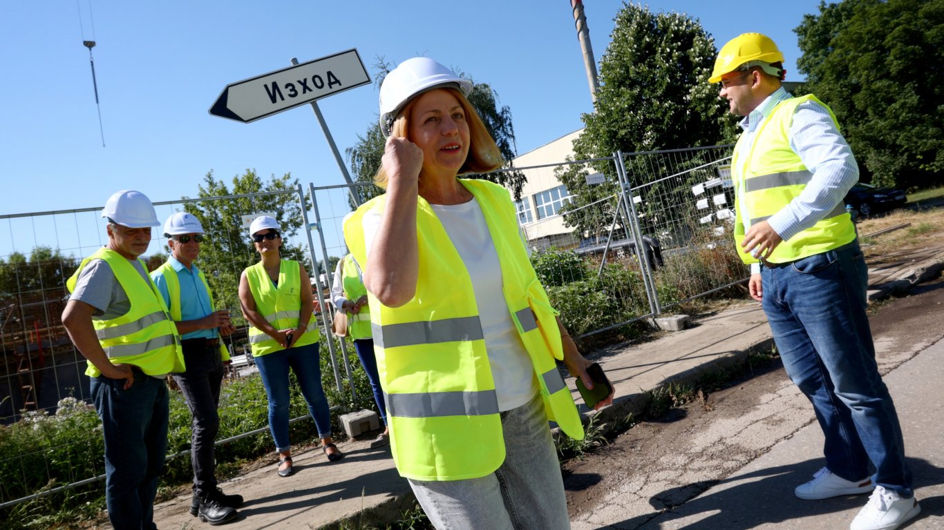 Фандъкова: Почти 100 км нова канализационна мрежа се изгражда в седем района на София