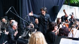 Маестро Йордан Камджалов и Плевенската филхармония закриват "Дни на класиката" в Балчик тази вечер