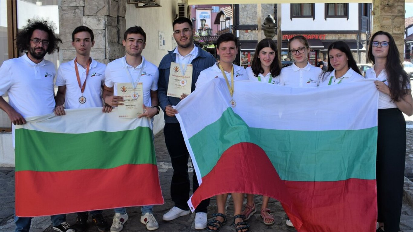 Български ученици спечелиха 4 медала на двадесетата Международна олимпиада по лингвистика