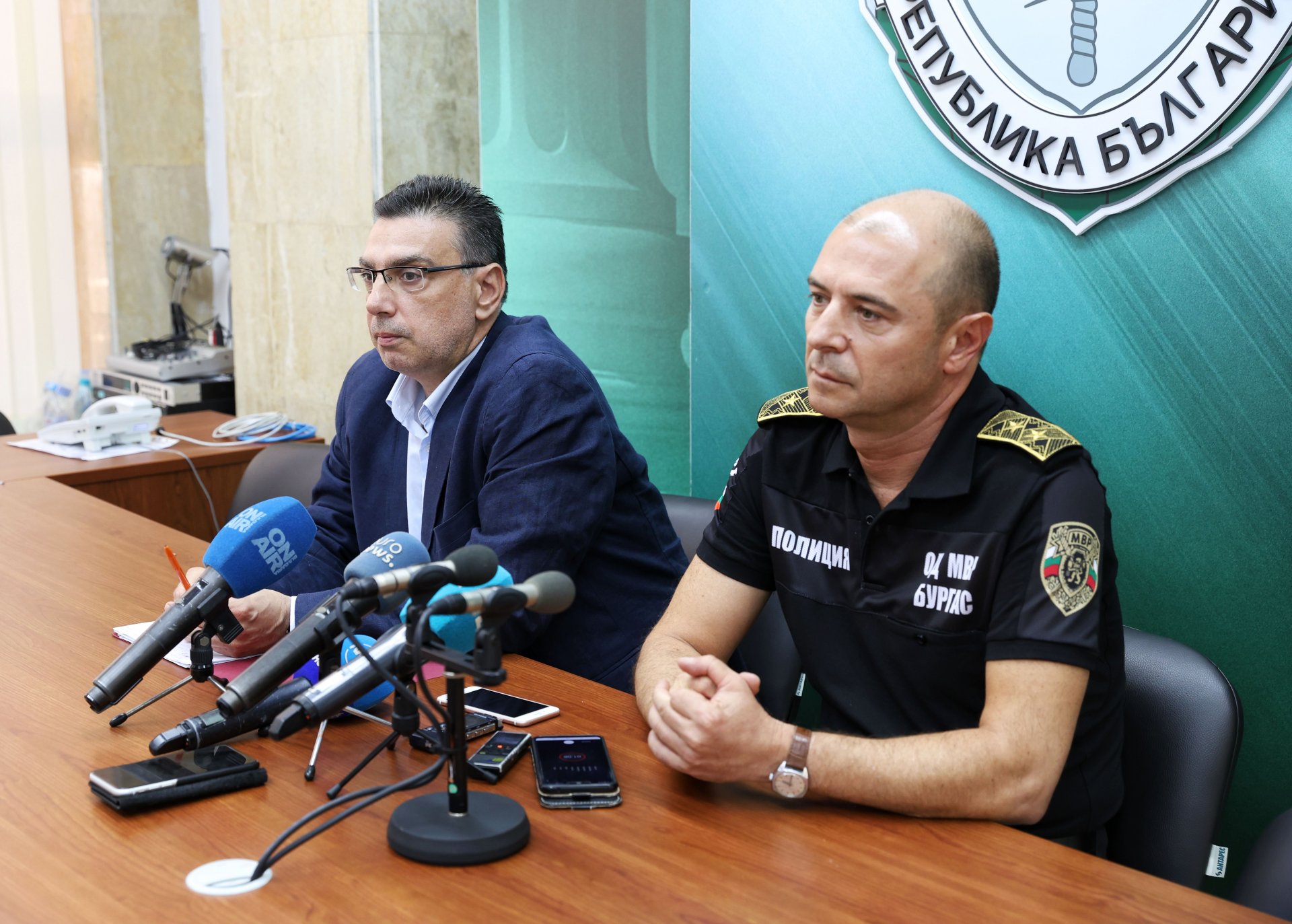 Окръжният прокурор на Бургас Георги Чинев и директорът на Областната дирекция на полицията старши комисар Калоян Калоянов