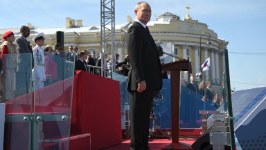 Четирийсет и пет кораба подводници и други плавателни съдове взеха