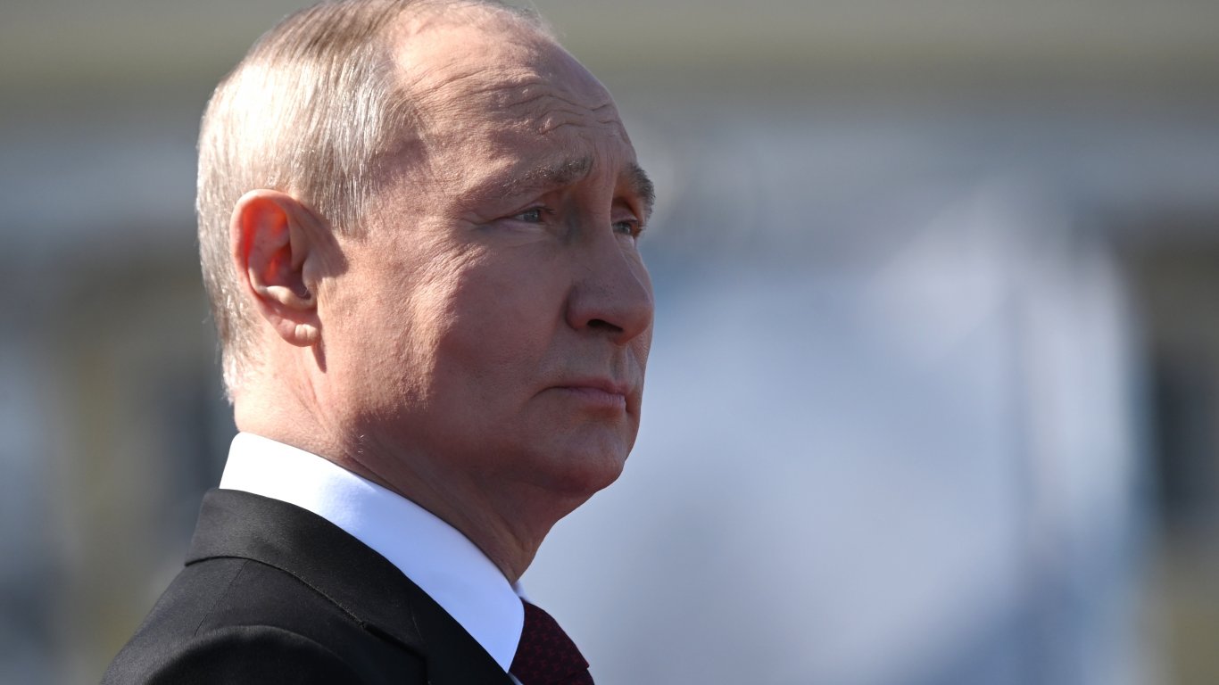 Путин подписа закон, който задължава учениците да извършват обществено полезен труд