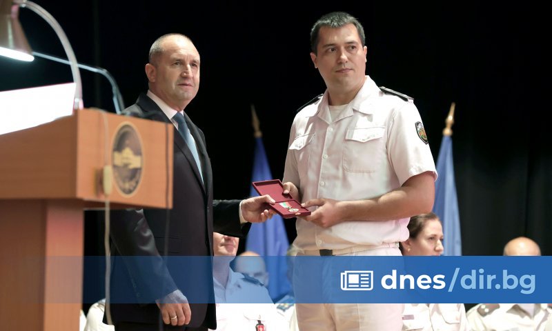 Снимка: БТА Продължава отливът от Българската армия на подготвените офицери,