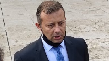 Обвинителят се мотивира със събраните по делото доказателства в частност