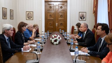 Държавният глава определи датата след работна среща с представители на