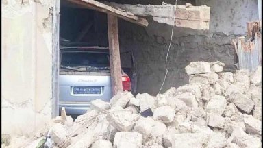 Около 3 20 часа тази нощ в дежурната част на полицията