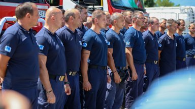 Още снимки 20 те огнеборци които са изпълнили мисията си в