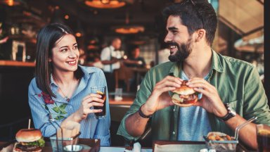 Кои зодиакални знаци ги очаква съдбовна среща през последния месец от годината?