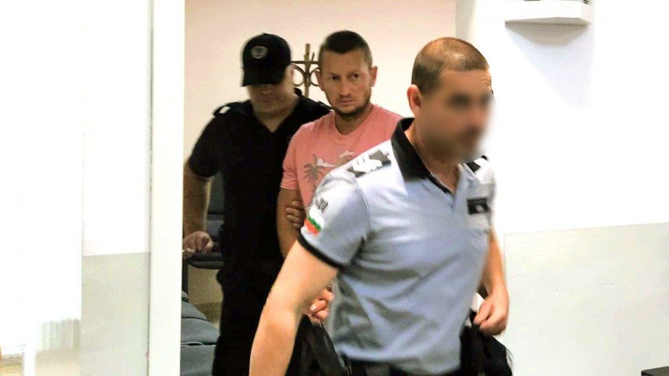 Съдът остави в ареста поморийския спасител, набил французин 