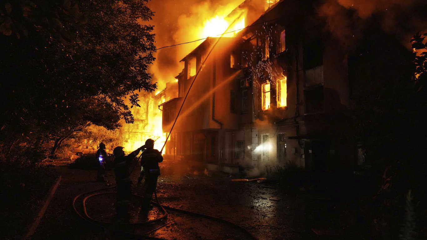 Експлозии и пожари в Киев и Одеса след масирана атака с дронове камикадзе