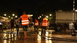 Чистят шахтите на "Самоковско шосе", мият ключови трасета в столицата
