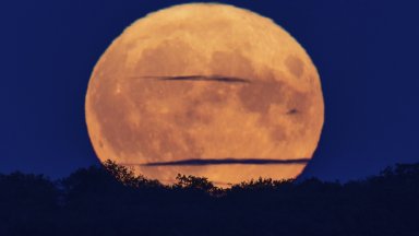 За втори път тази година светът наблюдава небесния спектакъл на Супер Луната (снимки)